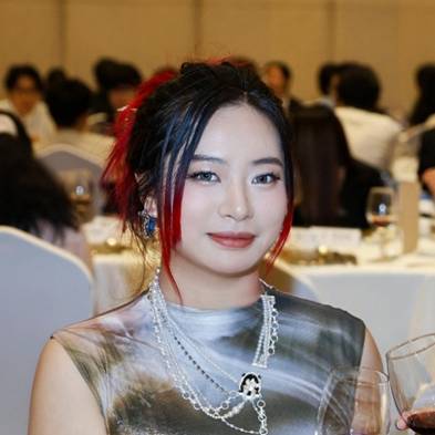 Head shot of Mary Liu.